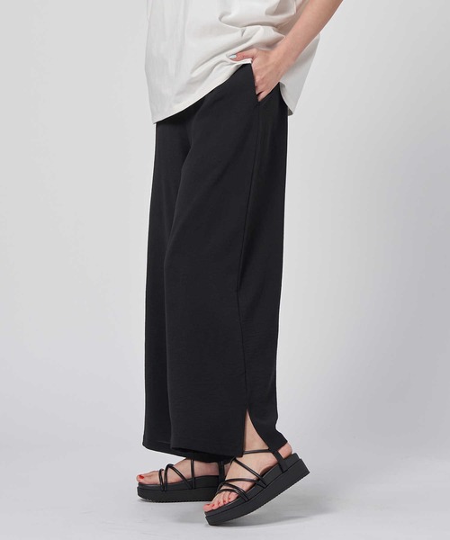 HONEYSUCKLE ROSE（ハニーサックルローズ）の「【接触冷感】【HONEYSUCKLE ROSE】サラサラスリットイージーパンツ（その他パンツ・レディース・カーキブラウン/ブラック・M-L）」の5枚目の写真