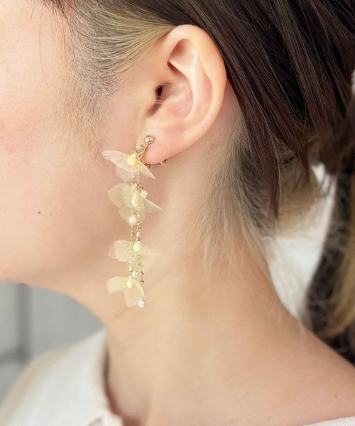 m.soeur(エムスール)の「シアーアジサイとパールの揺れピアス(ピアス(両耳用)・レディース・ブラック/ホワイト/グリーン/イエロー・FREE)」の10枚目の写真