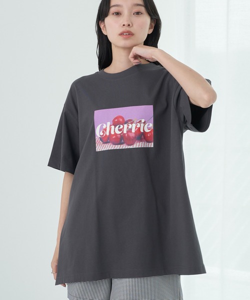 earth music&ecology(アースミュージックアンドエコロジー)の「フルーツプリントTEE(Tシャツ/カットソー・レディース・ベージュ/オフホワイト/チャコールグレー・FREE)」の3枚目の写真