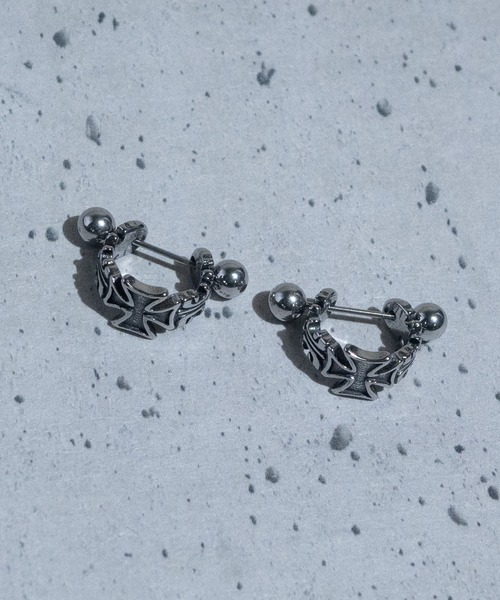 JOHN'S CLOSET(ジョンズクローゼット)の「【40】バリエーションピアス 〔両耳用/2個セット〕(ピアス(両耳用)・メンズ・シルバー系その他/シルバー系その他2/シルバー系その他3/シルバー系その他4/シルバー系その他5/シルバー系その他6/シルバー系その他7/シルバー/シルバー系・FREE)」の4枚目の写真