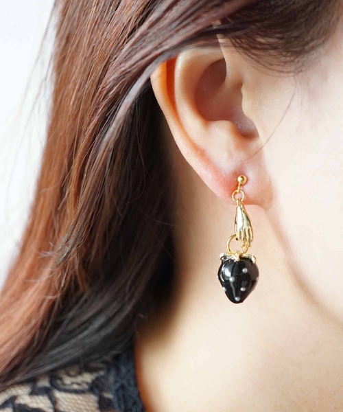 CERCA(チェルカ)の「jolie minette/もぎたて いちご狩り ゴールド ピアス(ピアス(両耳用)・レディース・ブラック/ベージュ/ブラウン/クリア・FREE)」の2枚目の写真