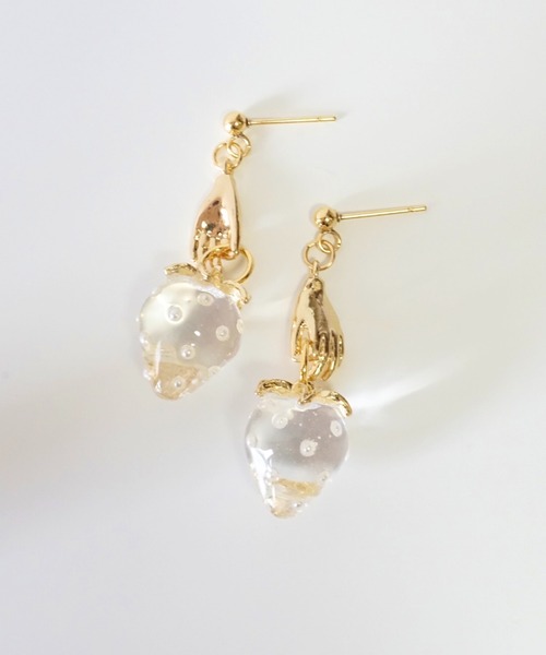CERCA(チェルカ)の「jolie minette/もぎたて いちご狩り ゴールド ピアス(ピアス(両耳用)・レディース・ブラック/ベージュ/ブラウン/クリア・FREE)」の11枚目の写真