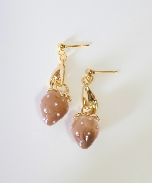 CERCA(チェルカ)の「jolie minette/もぎたて いちご狩り ゴールド ピアス(ピアス(両耳用)・レディース・ブラック/ベージュ/ブラウン/クリア・FREE)」の15枚目の写真