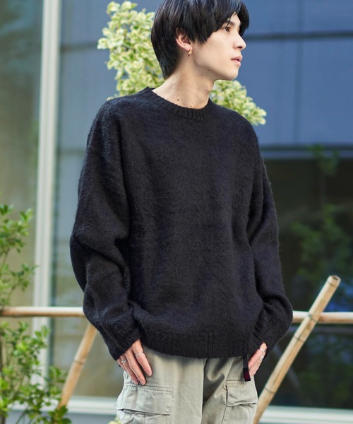 ADPOSION(アドポーション)の「モヘアタッチクルーネックニット(ニット/セーター・メンズ・グリーン/ブルー/マスタード/チャコールグレー/グレー/レッド/ブラック/ブラック系1/レッド系1/ブルー系1・LARGE/MEDIUM)」の11枚目の写真