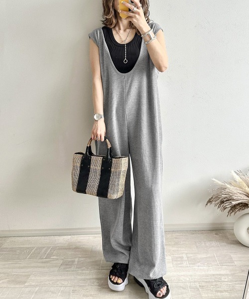 AMELY（エミリー）の「2Wayワッフルサロペット（サロペット/オーバーオール・レディース・ブラウン/オフホワイト/カーキ/ブラック/グレー/チャコールグレー/ブルー/ベージュ系・C/M/L）」の4枚目の写真