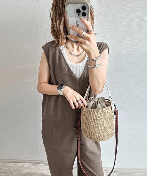 AMELY（エミリー）の「2Wayワッフルサロペット（サロペット/オーバーオール・レディース・ブラウン/オフホワイト/カーキ/ブラック/グレー/チャコールグレー/ブルー/ベージュ系・C/M/L）」の12枚目の写真