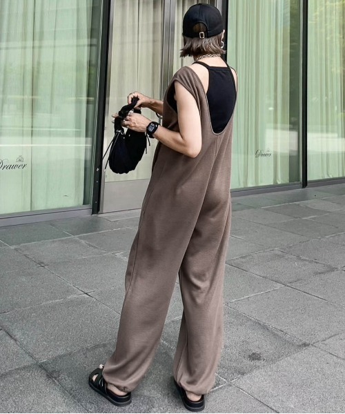 AMELY（エミリー）の「2Wayワッフルサロペット（サロペット/オーバーオール・レディース・ブラウン/オフホワイト/カーキ/ブラック/グレー/チャコールグレー/ブルー/ベージュ系・C/M/L）」の15枚目の写真