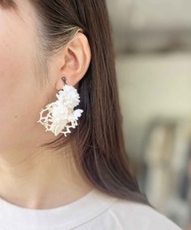 m.soeur（エムスール）の「すずらんとアンティークレースのイヤリング（イヤリング・レディース）」
