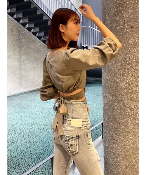 GYDA(ジェイダ)の「BACKリボン スクエアネック BL(シャツ/ブラウス・レディース・ブラック/オリーブ/オフホワイト・FREE)」の13枚目の写真