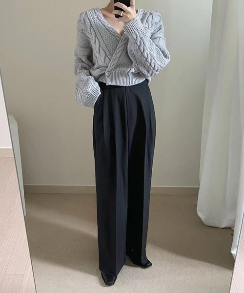 Silly(シリー)の「【デイリーコーデに◎】ケーブル編みフロントクロスニットカーディガン(カーディガン/ボレロ・レディース・グリーン/グレー/アイボリー・FREE)」の11枚目の写真