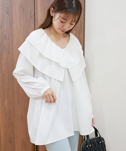 MAJESTIC LEGON(マジェスティックレゴン)の「ビッグフリルカラーチュニックブラウス(シャツ/ブラウス・レディース・オフホワイト/グレー/ベージュ・MEDIUM)」の10枚目の写真