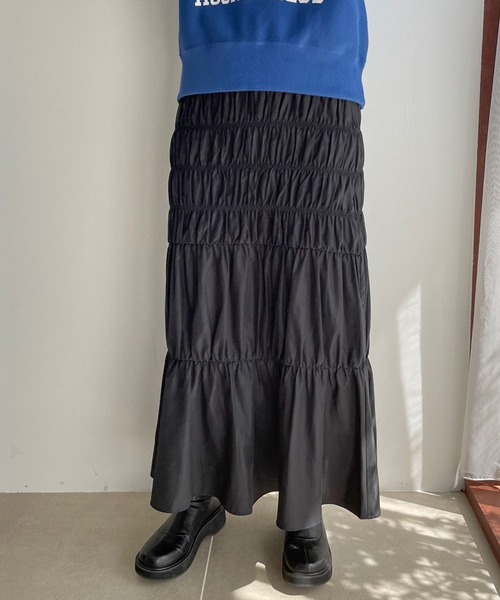 LOWRYS FARM（ローリーズファーム）の「シャーリングフレアスカート　982537（スカート・レディース・ブラック/カーキ/アイボリー・FREE）」の2枚目の写真