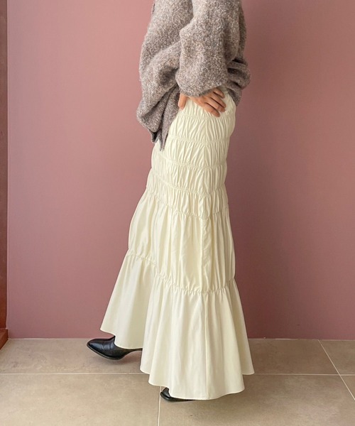 LOWRYS FARM（ローリーズファーム）の「シャーリングフレアスカート　982537（スカート・レディース・ブラック/カーキ/アイボリー・FREE）」の8枚目の写真