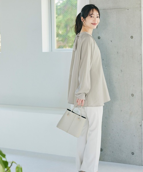 coca(coca)(コカ)の「サテンボウタイギャザーブラウス(シャツ/ブラウス・レディース・ネイビー/ライトベージュ・L/M)」の7枚目の写真