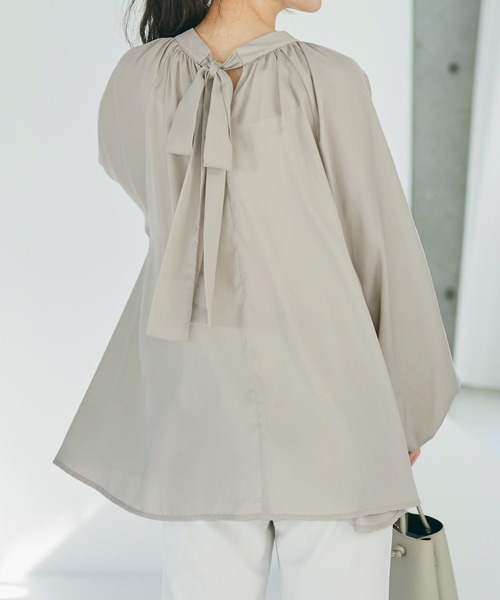 coca(coca)(コカ)の「サテンボウタイギャザーブラウス(シャツ/ブラウス・レディース・ネイビー/ライトベージュ・L/M)」の6枚目の写真