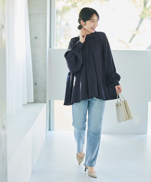 coca(coca)(コカ)の「サテンボウタイギャザーブラウス(シャツ/ブラウス・レディース・ネイビー/ライトベージュ・L/M)」の9枚目の写真