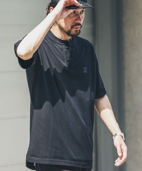 URBAN RESEARCH Sonny Label（アーバンリサーチサニーレーベル）の「『吸水速乾』FEELCOOLカノコワンポイント刺繍プルオーバー（Tシャツ/カットソー・メンズ・オフホワイト/ブルー/ブラック・MEDIUM/LARGE）」の8枚目の写真