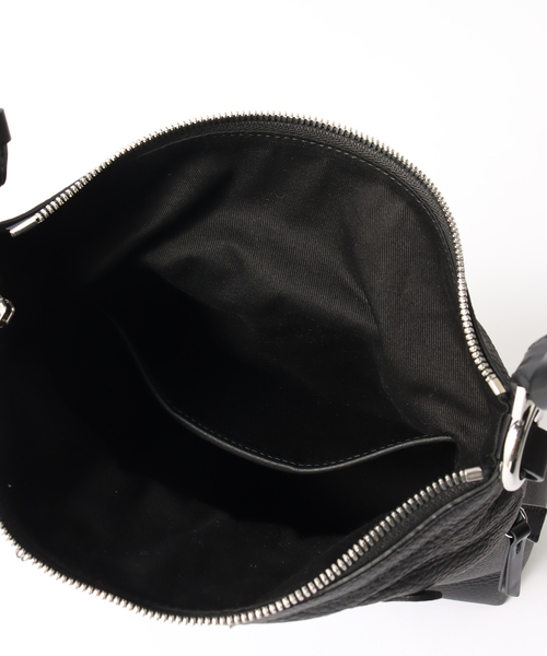 Maison Margiela（メゾンマルジェラ）の「【MAISON MARGIELA / メゾン マルジェラ】5AC Mini Shoulder Bag（ショルダーバッグ・メンズ・ブラック・FREE）」の12枚目の写真