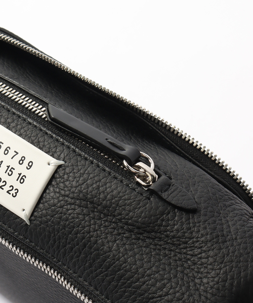 Maison Margiela（メゾンマルジェラ）の「【MAISON MARGIELA / メゾン マルジェラ】5AC Mini Shoulder Bag（ショルダーバッグ・メンズ・ブラック・FREE）」の13枚目の写真