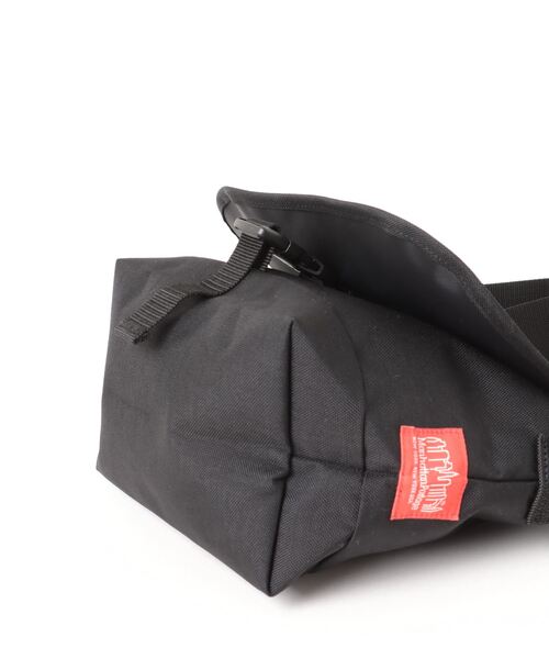 Manhattan Portage(マンハッタンポーテージ)の「Nylon Messenger Bag JR Flap Zipper Pocket NEW YORK CITY(メッセンジャーバッグ・メンズ・ブラック・SMALL)」の16枚目の写真