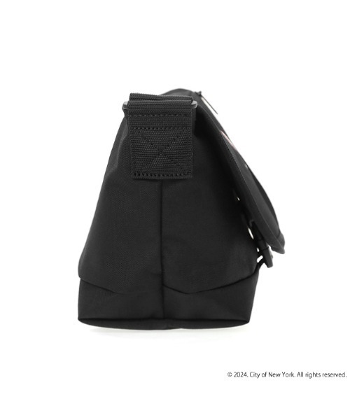 Manhattan Portage(マンハッタンポーテージ)の「Nylon Messenger Bag JR Flap Zipper Pocket NEW YORK CITY(メッセンジャーバッグ・メンズ・ブラック・SMALL)」の4枚目の写真