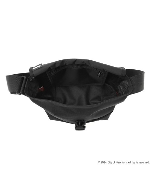 Manhattan Portage(マンハッタンポーテージ)の「Nylon Messenger Bag JR Flap Zipper Pocket NEW YORK CITY(メッセンジャーバッグ・メンズ・ブラック・SMALL)」の7枚目の写真