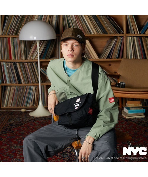 Manhattan Portage(マンハッタンポーテージ)の「Nylon Messenger Bag JR Flap Zipper Pocket NEW YORK CITY(メッセンジャーバッグ・メンズ・ブラック・SMALL)」の13枚目の写真