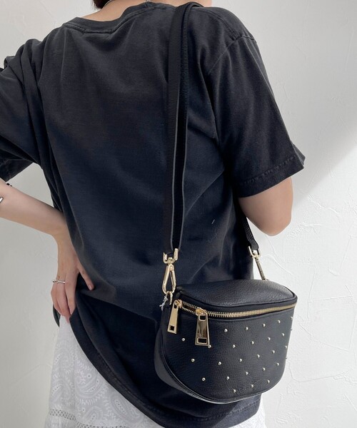 AULENTTI（オウレンティ）の「【AULENTTI/オーレンティ】スタッズボディポシェット（ショルダーバッグ・レディース・ベージュ/ブラック・FREE）」の7枚目の写真