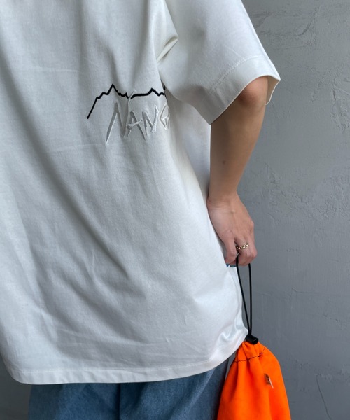 NANGA（ナンガ）の「[NANGA/ナンガ] 別注 ブランドロゴ刺繍 ショート