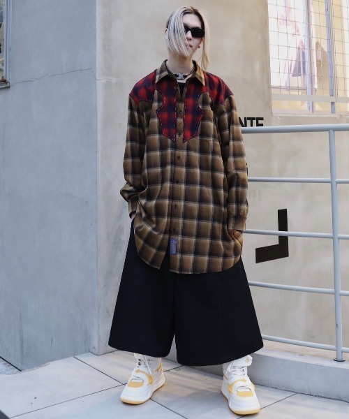 ROYAL FLASH(ロイヤルフラッシュ)の「1807/イチハチゼロナナ/Star Sneakers Hi/02004(スニーカー・レディース・ホワイト/ブラック・36/37/38/39/41/42/43/44/45)」の13枚目の写真