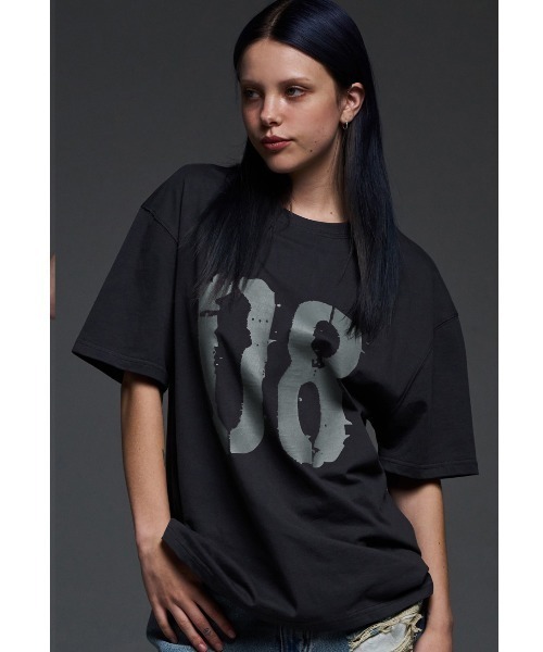 BADBLOOD★韓国人気 Oval Logo T-Shirt - Cream/Black A'GEM/9 × .kom 『 FANCY CLUB/ファンシークラブ』 LIZARD BORN