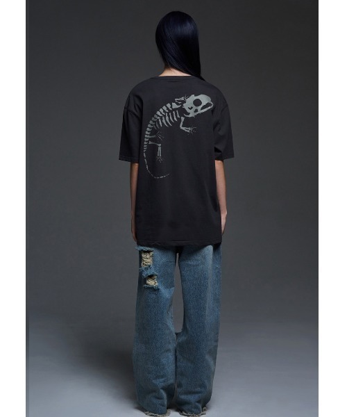 FANCY CLUB(ファンシークラブ)の「A'GEM/9 × .kom 『 FANCY CLUB/ファンシークラブ』 LIZARD BORN OVER TEE/リザードボーン Tシャツ(Tシャツ/カットソー・レディース・ボルドー/チャコールグレー・M/L)」の6枚目の写真