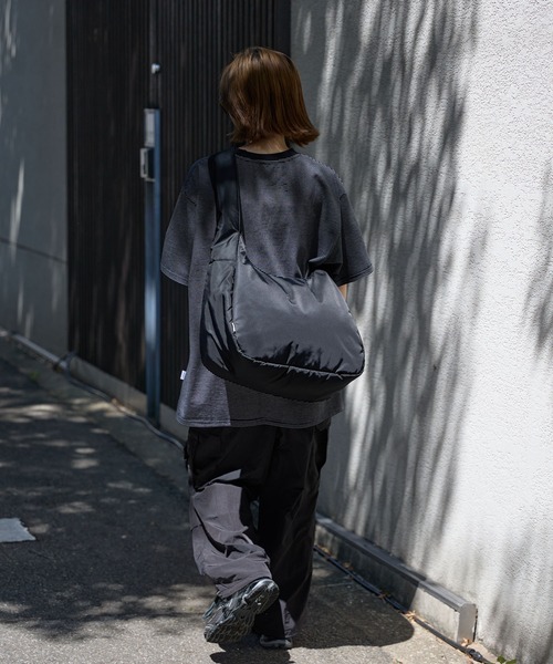 バッグ meltum SOFT SHELL MESSENGER BAG BLACK meltum ショルダーバッグ SOFT SHELL MESSENGER BAG / ソフト