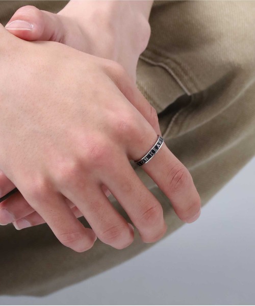 LION HEART（ライオンハート）の「【限定展開】“LH-1”LION HEARTロゴリング/サージカルステンレス（金属アレルギー対応）【LION HEART / ライオンハート】（リング・メンズ・シルバー×ブラック・21号/19号/17号/15号/13号）」の9枚目の写真