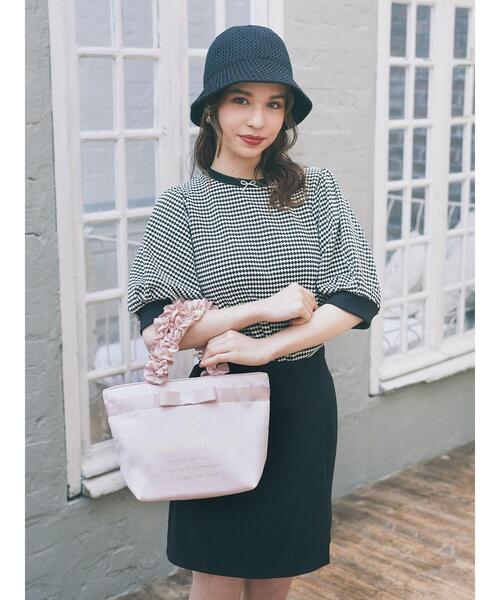 Maison de FLEUR（メゾンドフルール）の「ブランドロゴフリルハンドルトートSバッグ（トートバッグ・レディース・アイボリー/ピンクベージュ/ブラック・FREE）」の21枚目の写真