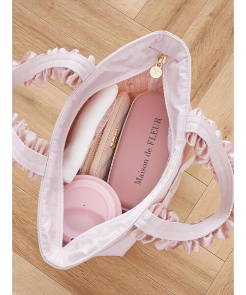Maison de FLEUR（メゾンドフルール）の「ブランドロゴフリルハンドルトートSバッグ（トートバッグ・レディース・アイボリー/ピンクベージュ/ブラック・FREE）」の4枚目の写真