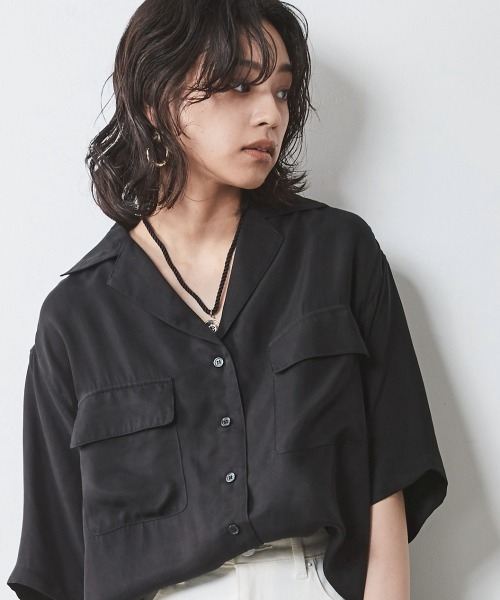 CHIC STYLE(シックスタイル)の「<大きいサイズ>アウトポケットソフトシャツ シックスタイル(シャツ/ブラウス・レディース・ブラック/ベージュ/モカ・LL/3L/4L/5L/L)」の2枚目の写真
