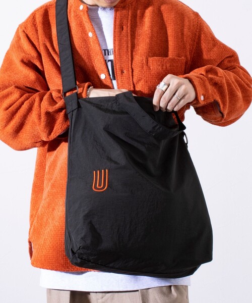 UNIVERSAL OVERALL(ユニバーサルオーバーオール)の「【UNIVERSAL OVERALL】ウィンクルナイロン 2WAY ショルダーバッグ 15L(ショルダーバッグ・メンズ・グレー/チャコールグレー/ブラック/オリーブ/ダークブルー/オレンジ/ホワイト・FREE)」の11枚目の写真