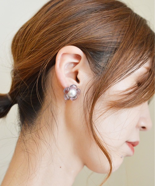 styiro(スタイロ)の「【Silver925ポスト】クリアフラワーパールピアス(ピアス(両耳用)・レディース・パープル/オレンジ/グリーン/クリア・FREE)」の6枚目の写真