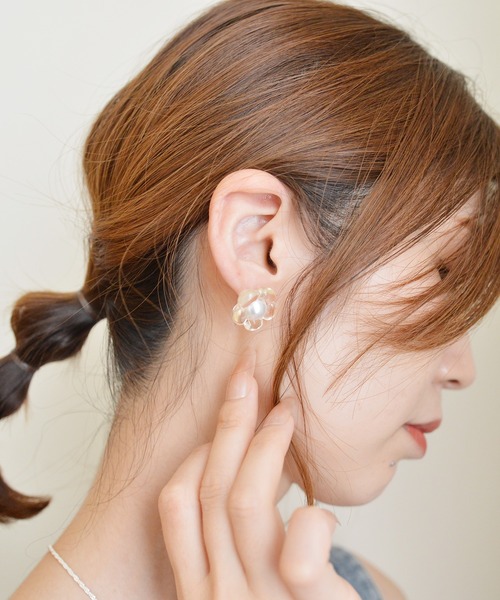 styiro(スタイロ)の「【Silver925ポスト】クリアフラワーパールピアス(ピアス(両耳用)・レディース・パープル/オレンジ/グリーン/クリア・FREE)」の8枚目の写真