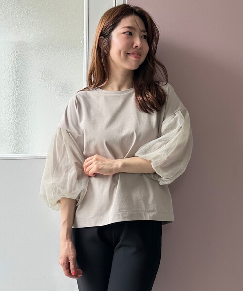 UNFILO(アンフィーロ)の「チュールレイヤード Tシャツ(Tシャツ/カットソー・レディース・ブラック系/カーキ系/ベージュ系・X-LARGE)」の3枚目の写真