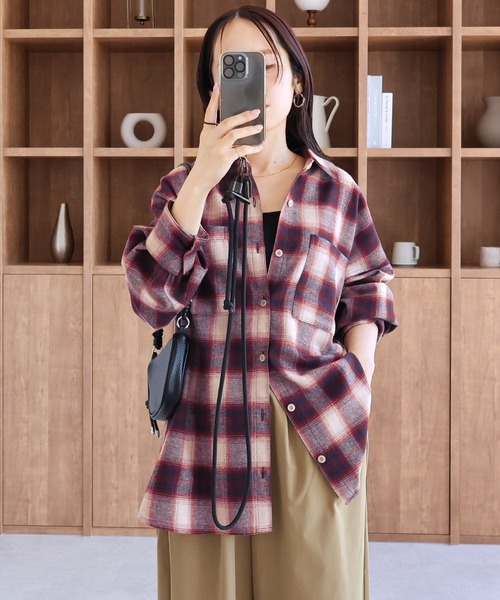 reca(レカ)の「チェックBIGシャツ(シャツ/ブラウス・レディース・アイボリー/ブラック/ライトベージュ/ブラウン/ボルドー/ラベンダー/ライトブルー・FREE)」の7枚目の写真