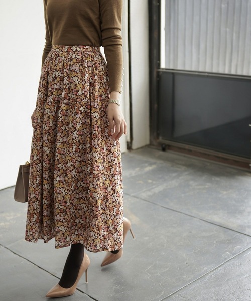 HUIT bouquet（ユイット）の「ティアード スカート Made with Liberty Fabric HUIT（スカート・レディース・ブラウン/ブルー・M）」の3枚目の写真