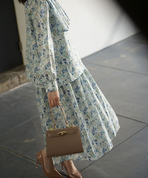 HUIT bouquet（ユイット）の「ティアード スカート Made with Liberty Fabric HUIT（スカート・レディース・ブラウン/ブルー・M）」の8枚目の写真