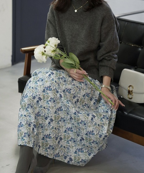 HUIT bouquet（ユイット）の「ティアード スカート Made with Liberty Fabric HUIT（スカート・レディース・ブラウン/ブルー・M）」の13枚目の写真