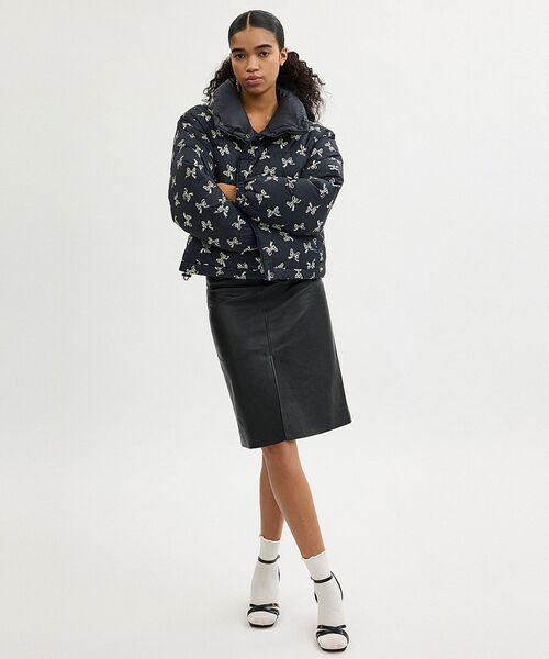 COACH（コーチ）の「リバーシブル クロップド パッファー・リサイクル