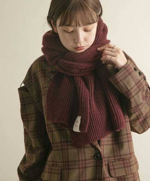 KBF(ケイビーエフ)の「タブ付きリブニットマフラー(マフラー・レディース・バーガンディー/グレー/ブルー・ONE)」の5枚目の写真