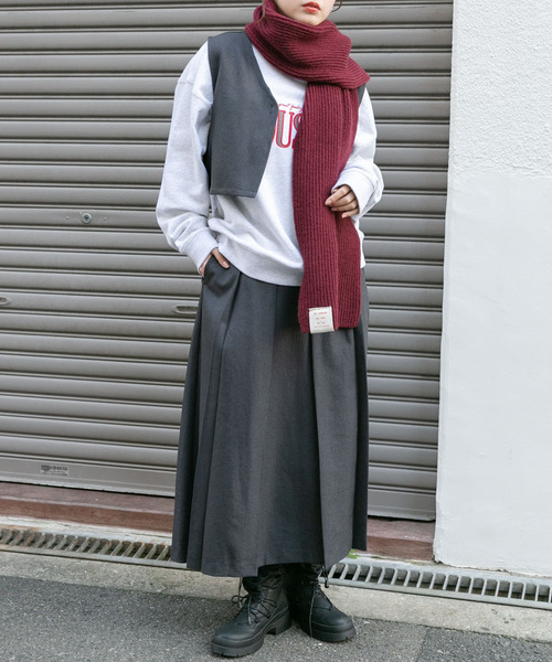 KBF(ケイビーエフ)の「タブ付きリブニットマフラー(マフラー・レディース・バーガンディー/グレー/ブルー・ONE)」の7枚目の写真