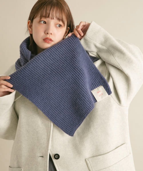 KBF(ケイビーエフ)の「タブ付きリブニットマフラー(マフラー・レディース・バーガンディー/グレー/ブルー・ONE)」の3枚目の写真
