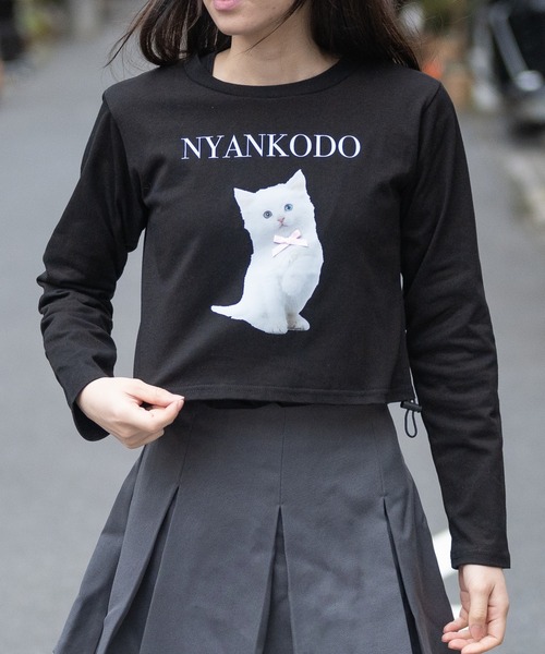 JOHN'S CLOSET(ジョンズクローゼット)の「【t】〔神保町にゃんこ堂〕ネコプリント サイドシャーリング ロンT(Tシャツ/カットソー・レディース・ブラック系1/ピンク系1/ピンク系2/ブラック系2/ホワイト系1/ホワイト系2・MEDIUM)」の3枚目の写真